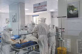Bí thư Hà Nội yêu cầu nâng cấp hệ thống điều trị ở tầng cao khi F0 tăng mạnh