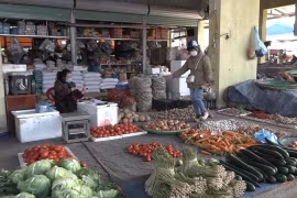 Hà Nội: Rau xanh tại chợ truyền thống tăng “chóng mặt”