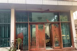 Mâu thuẫn làm ăn, nhóm đối tượng khủng bố, trả thù bằng mắm tôm, dầu luyn