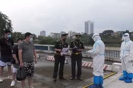 Lào Cai: Trao trả 3 người Trung Quốc trốn từ các sòng bạc Campuchia, vượt biên trái phép
