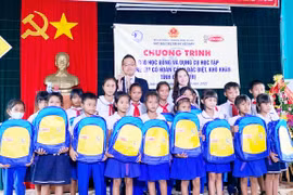 Quỹ bảo trợ trẻ em Việt Nam trao học bổng cho học sinh Dân tộc thiểu số tỉnh Quảng Trị