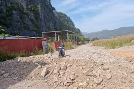 Đề nghị doanh nghiệp tạo điều kiện cho các hộ gia đình có đường đi lại thuận lợi