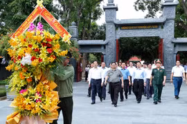 Thủ tướng Phạm Minh Chính dâng hương tưởng niệm Chủ tịch Hồ Chí Minh, tri ân anh hùng, liệt sĩ