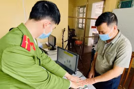 Người dân làm CCCD gắn chip thế nào khi sổ hộ khẩu không còn giá trị?
