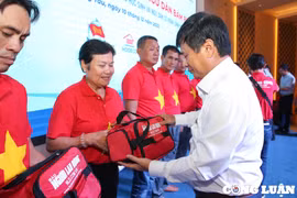 Lan tỏa tình yêu Tổ quốc với Chương trình “Trái tim biển đảo - Triệu lá cờ Tổ quốc cùng ngư dân bám biển”