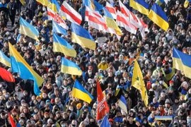 Người Ukraine tuần hành ở Kiev để thể hiện sự đoàn kết trước mối đe dọa từ Nga