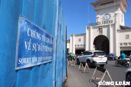 TP. HCM: Chính thức gỡ toàn bộ rào chắn metro số 1 trước chợ Bến Thành