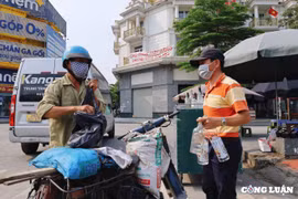Nghề buôn vỏ chai rượu tây: Mua của người chán, bán cho người cần