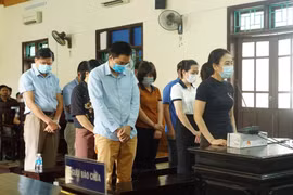 13 bị cáo lĩnh án vì nâng khống giá thiết bị y tế ở Hà Tĩnh