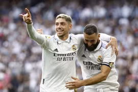 Real Madrid thắng Barcelona 3-1, độc chiếm ngôi đầu La Liga