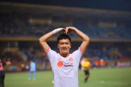 Nguyễn Hoàng Đức nhận 2 giải thưởng quan trọng của V.league tháng 9