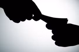 Bắt giữ Giám đốc trung tâm đăng kiểm và 3 nhân viên về hành vi nhận hối lộ