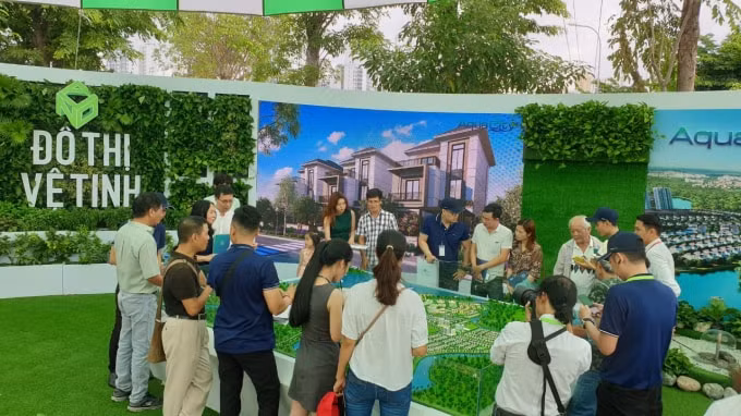 Dự án Aqua City - “tác phẩm” đầu tiên thuộc Mô hình Đô thị sinh thái thu hút đông đảo khách hàng tham quan.