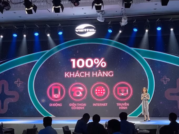 Đại diện Viettel Telecom giới thiệu về Chương trình Viettel++ tại sự kiện