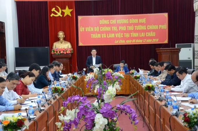 Phó Thủ tướng Vương Đình Huệ làm việc với Ban Thường vụ Tỉnh uỷ Lai Châu.