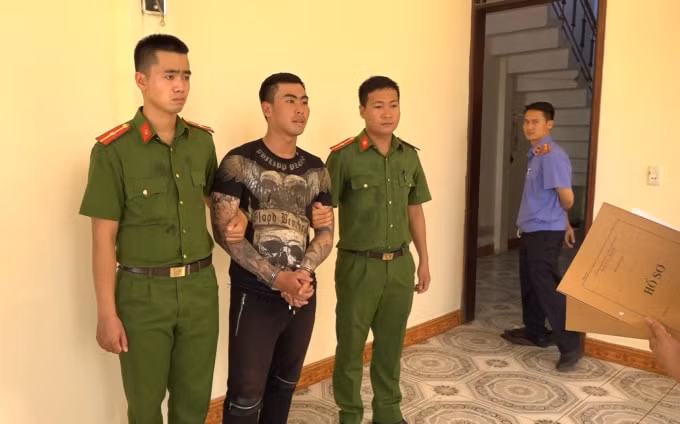 Đối tượng Nguyễn Vĩnh Long tại cơ quan Công an TP. Đồng Hới.