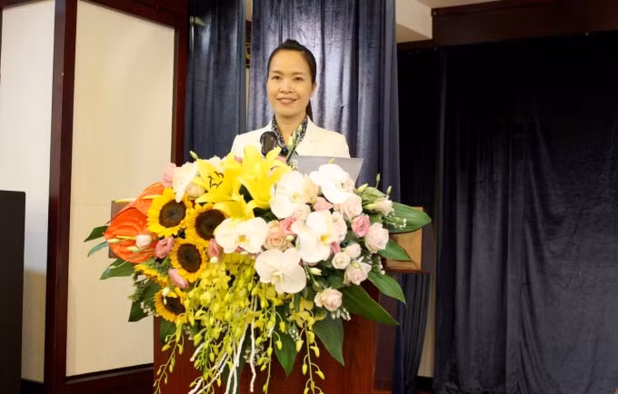 Bà Trần Thị My Lan báo cáo hoạt động năm 2018 của Hội đồng Quản trị.