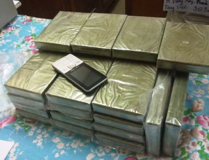 cùng tang vật bị thu giữ.
