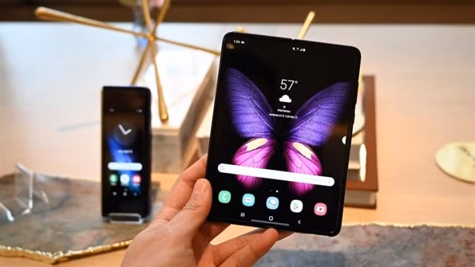 Smartphone màn gập Galaxy Fold sắp được mở bán trở lại.