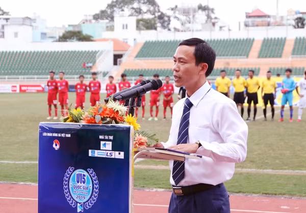 Ông Nguyễn Minh Châu - Phó Tổng Thư ký VFF phát biểu khai mạc giải U15 Quốc Gia. Ảnh: Tuấn Hữu