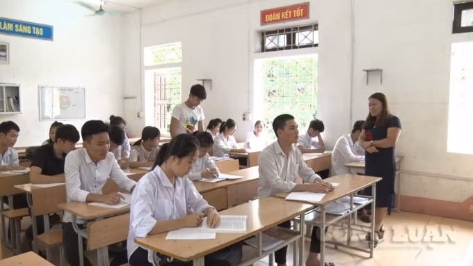 Các trường Trung học phổ thông đang chạy đua với thời gian để tích cực ôn luyện cho học sinh.