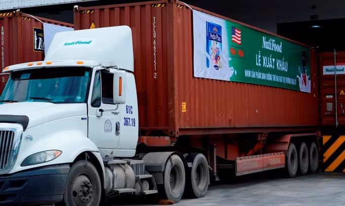 Lô hàng thứ hai với 15 container của NutiFood lên đường sang Mỹ.