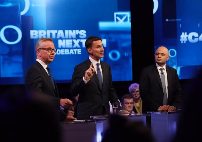 Các ứng viên Micheal Gove, Jeremy Hunt và Sajid Javid trong cuộc tranh luận hôm 16/6. Ảnh: TI