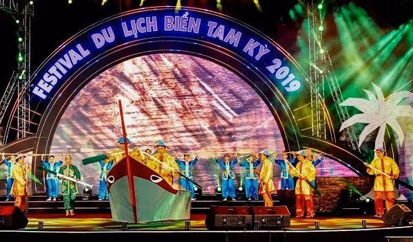 Một tiết mục văn nghệ tại lễ khai mạc. Ảnh: Bao vanhoa