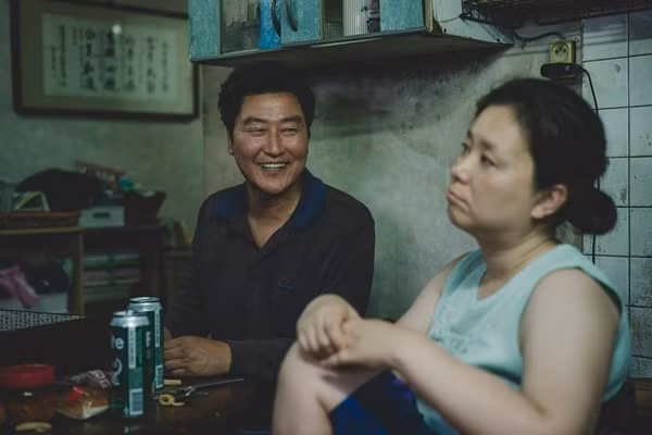 "Ký sinh trùng" như một bi hài kịch gia đình.