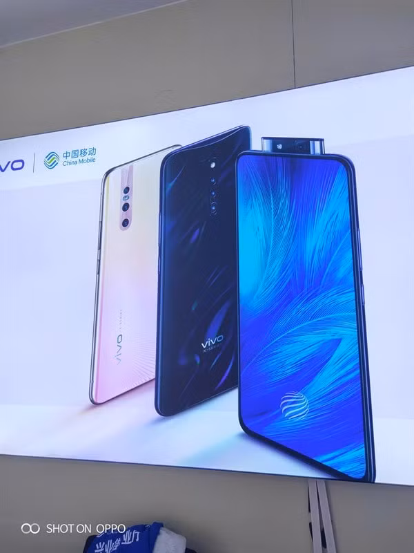 Vivo X27 Pro có màn hình lớn cùng camera trước 
