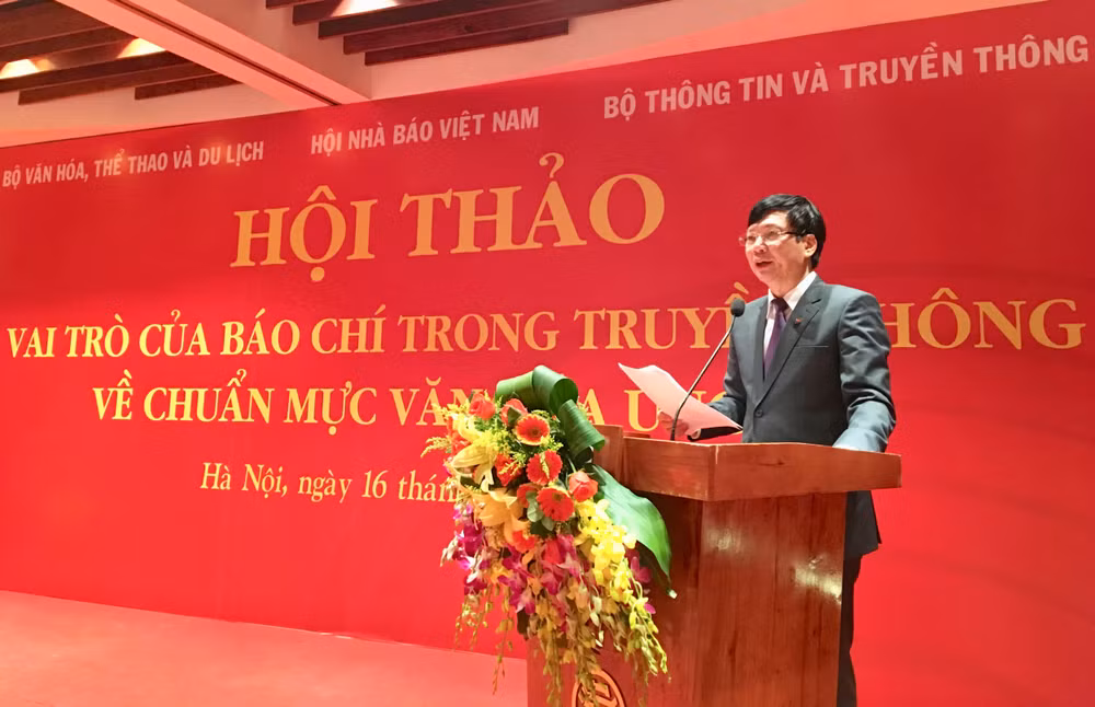 Nhà báo Hồ Quang Lợi - Phó Chủ tịch Thường trực HNBVN phát biểu