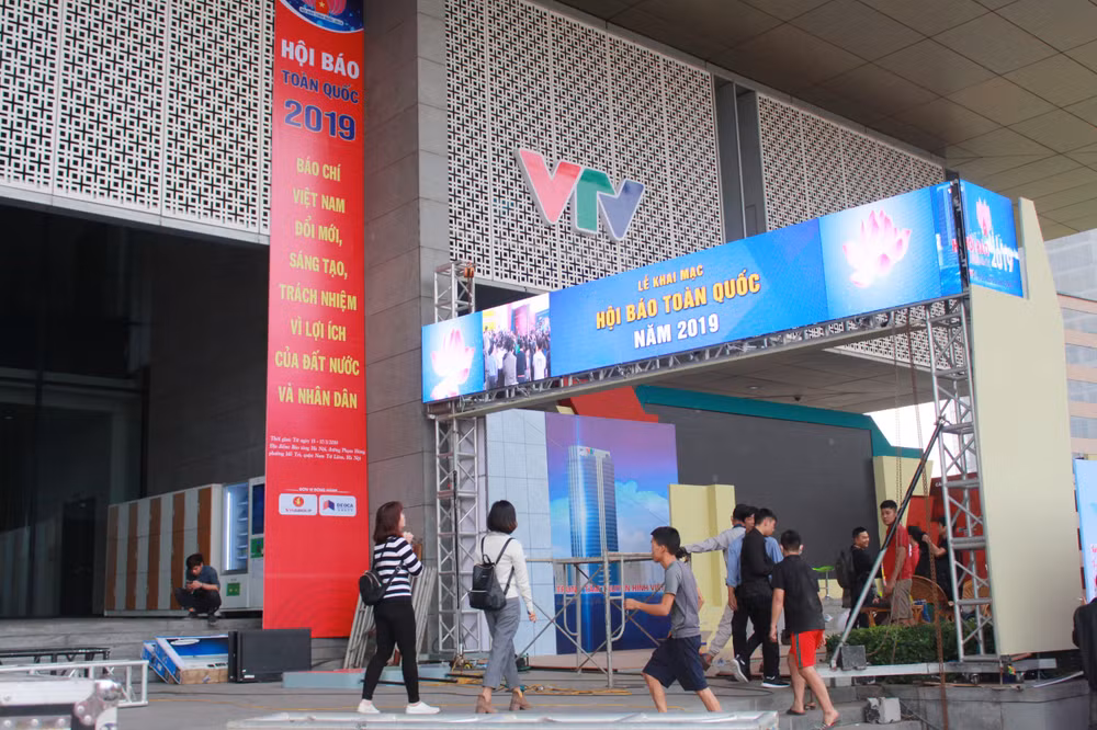 Gian trưng bày của Đài truyền hình Việt Nam đang được hoàn thiện.