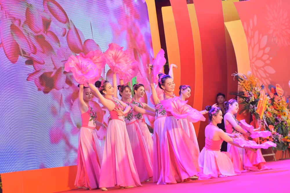 Biểu diễn văn nghệ chào mừng Lễ Khai mạc Hội báo Toàn quốc 2018.