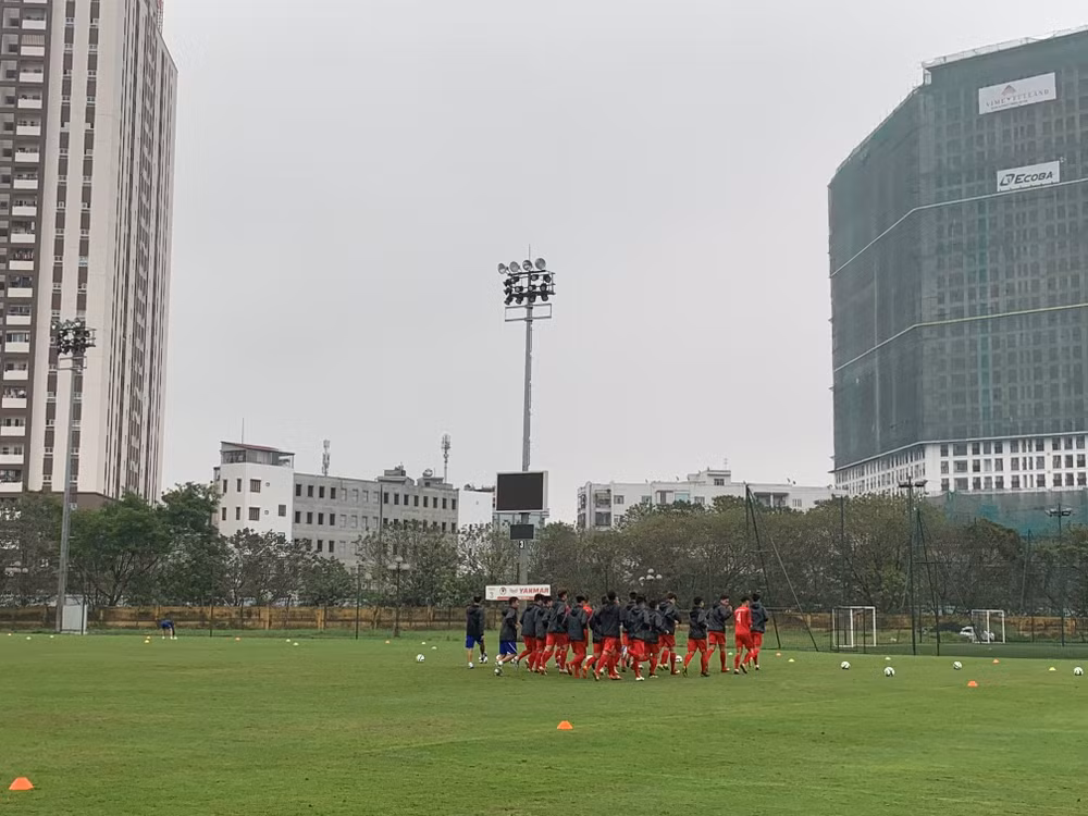 Các tuyển thủ U23 Việt Nam tích cực tập luyện chuẩn bị cho vòng loại bảng K U23 Châu Á - Ảnh Hữu Phương