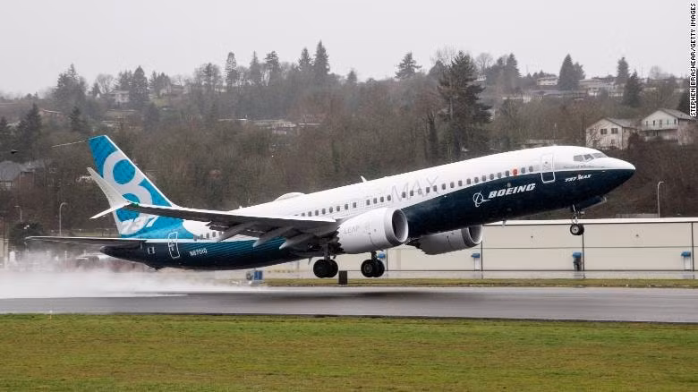 Một chiếc Boeing 737 MAX 8 cất cánh trong chuyến bay đầu tiên ngày 29/1/2016 tại Renton, Washington. Ảnh: CNN