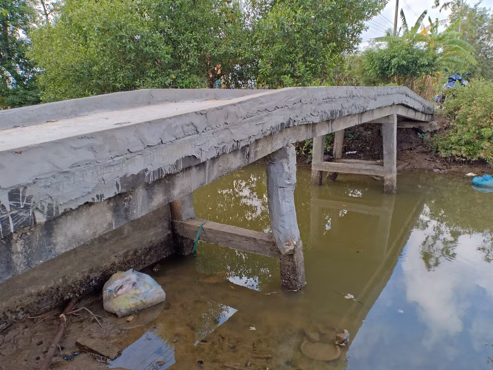 Một trong số những công trình bị tố “rút ruột” trên địa bàn xã Vĩnh Hậu.