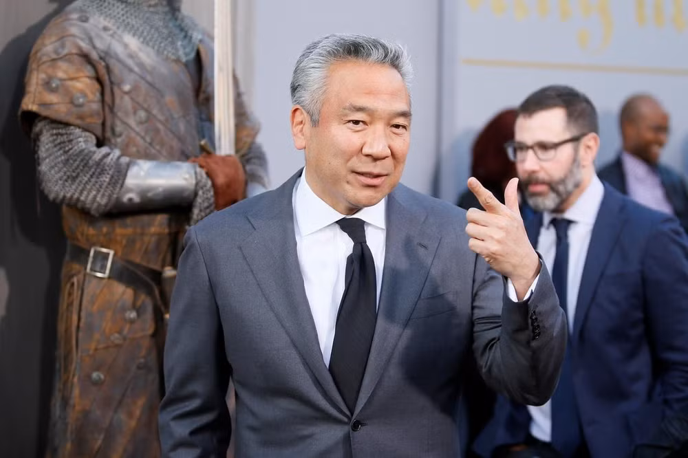 Ông Kevin Tsujihara tại buổi ra mắt bộ phim 