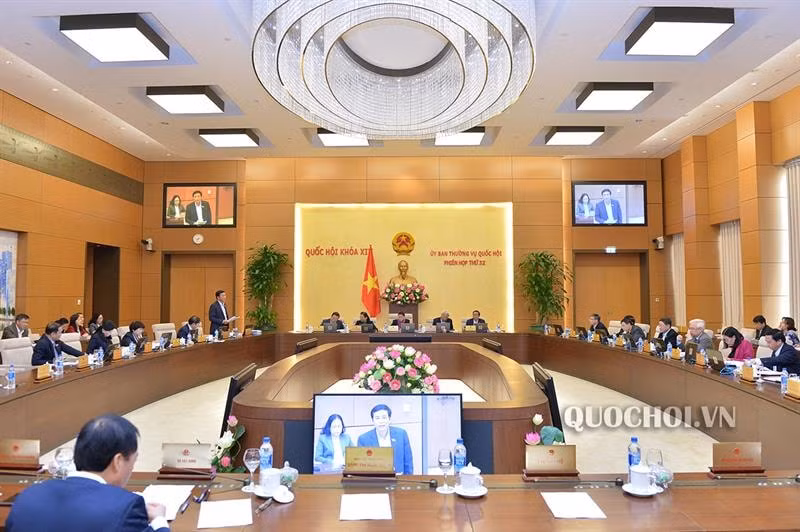 Ủy ban Thường vụ Quốc hội cho ý kiến về một số vấn đề còn ý kiến khác nhau của dự án Luật Kiến trúc. Ảnh quochoi.vn