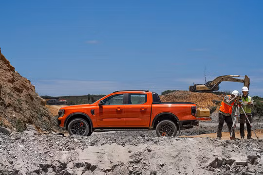 Phân khúc xe bán tải: Ford Ranger đòi lại ngôi đầu, Mitsubishi Triton cắm đầu lao dốc