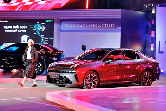 Lynk & Co 03 giá 788 triệu đồng tại Việt Nam, cạnh tranh Mazda3 và Honda Civic