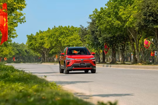 Doanh số ô tô hybrid bùng nổ, loạt xe mới tăng tốc vào thị trường Việt Nam