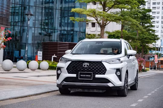Toyota Veloz Cross vượt Mitsubishi ở phân khúc MPV đô thị