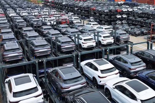 Ô tô nhập khẩu từ Indonesia, Trung Quốc và Nhật Bản tăng vọt