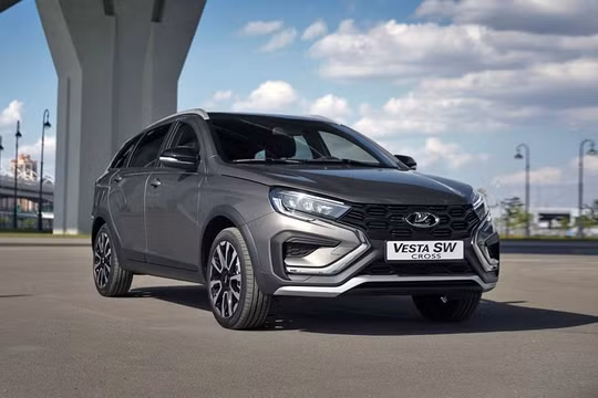 Lada Vesta SW Cross bất ngờ lộ giá 549 triệu đồng