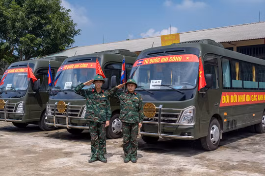 Bàn giao 35 xe Hyundai County cải hoán phục vụ nhiệm vụ đặc biệt