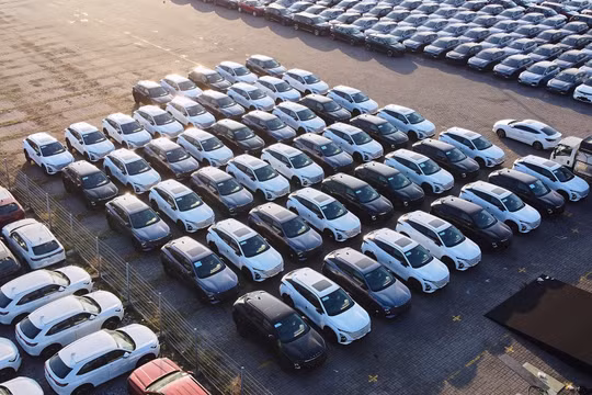 Nhập khẩu ô tô tiếp tục tăng, xe lắp ráp trong nước chững lại