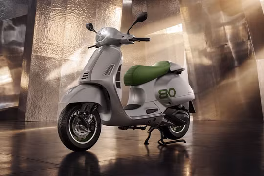 Vespa Edizione Ottantesimo giá 372 triệu đồng tại Việt Nam