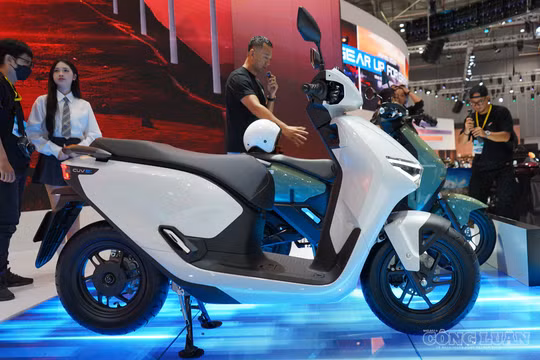 Xe máy điện Honda CUV e: bất ngờ đội giá tại đại lý