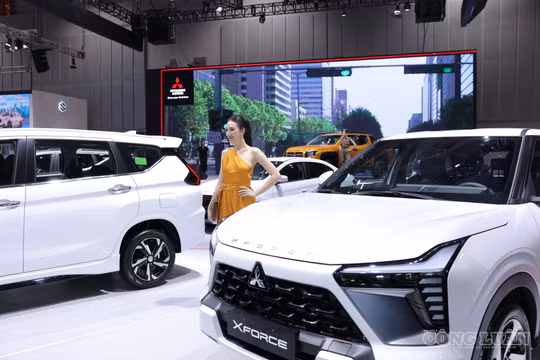 Ô tô gầm cao cỡ nhỏ đua giảm giá