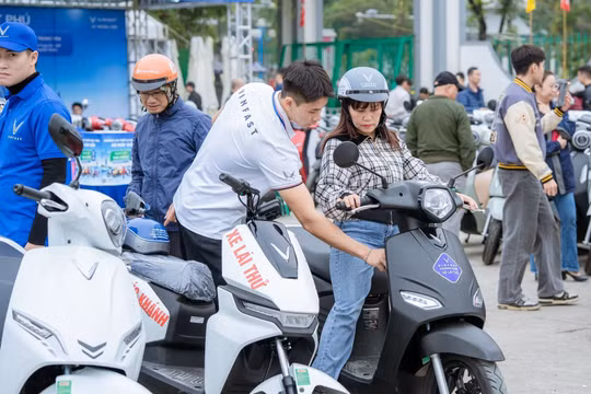 Người tiêu dùng Việt Nam mua xe máy điện nhiều gấp đôi năm ngoái
